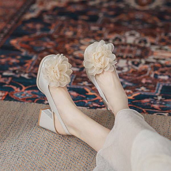 Women's Summer Elegant Style Flower Closed Toe Thick Heel Sandals