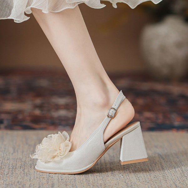 Women's Summer Elegant Style Flower Closed Toe Thick Heel Sandals